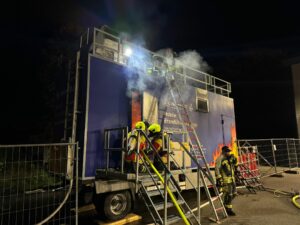 Mehr über den Artikel erfahren Übung im Brandcontainer in Münsingen