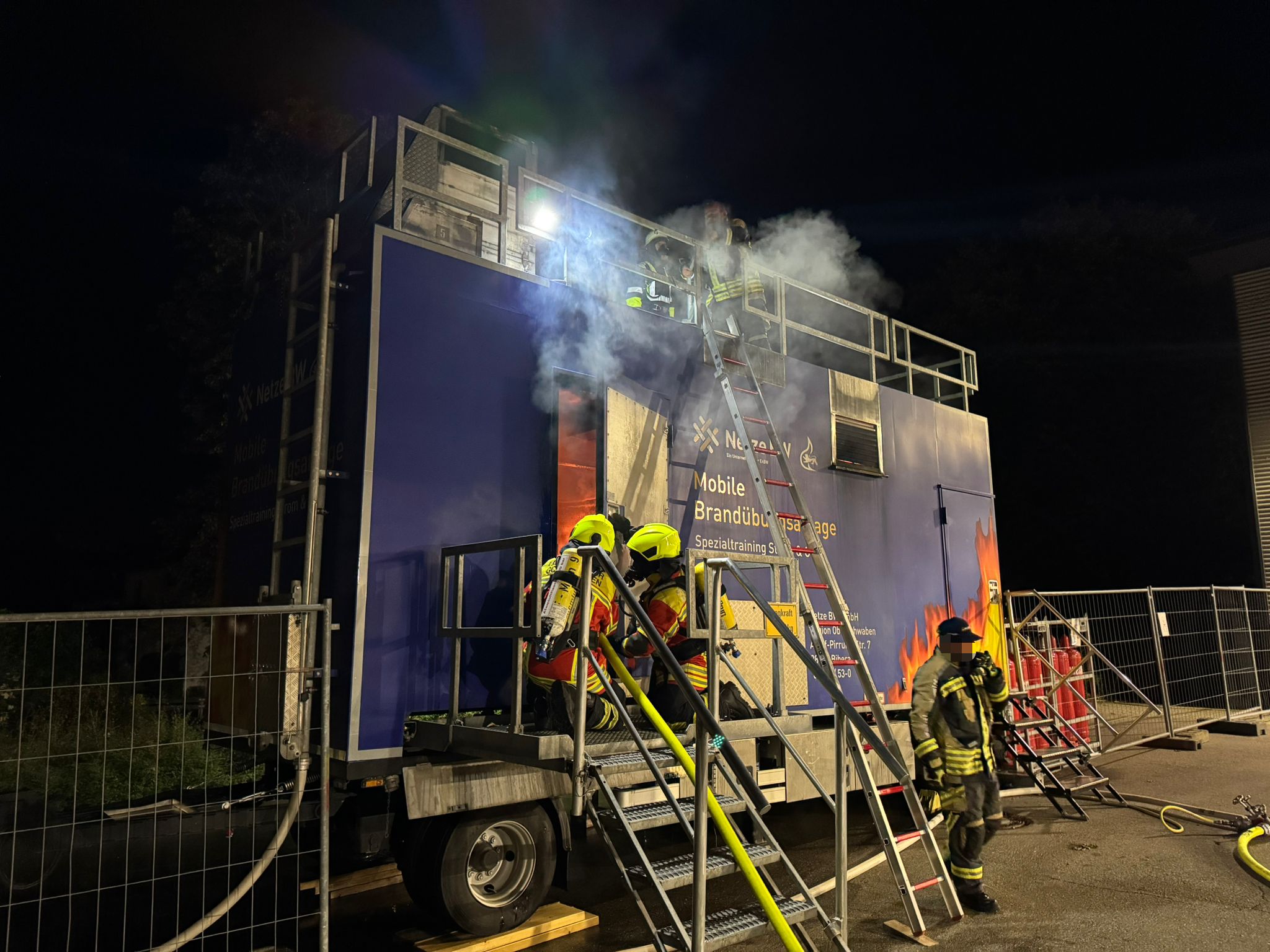 Du betrachtest gerade Übung im Brandcontainer in Münsingen