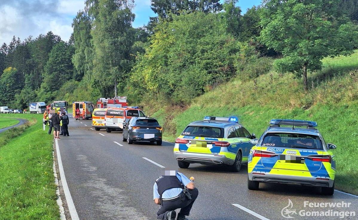 Du betrachtest gerade H3 | Rüsteinsatz / VU Pkw mit Rettung